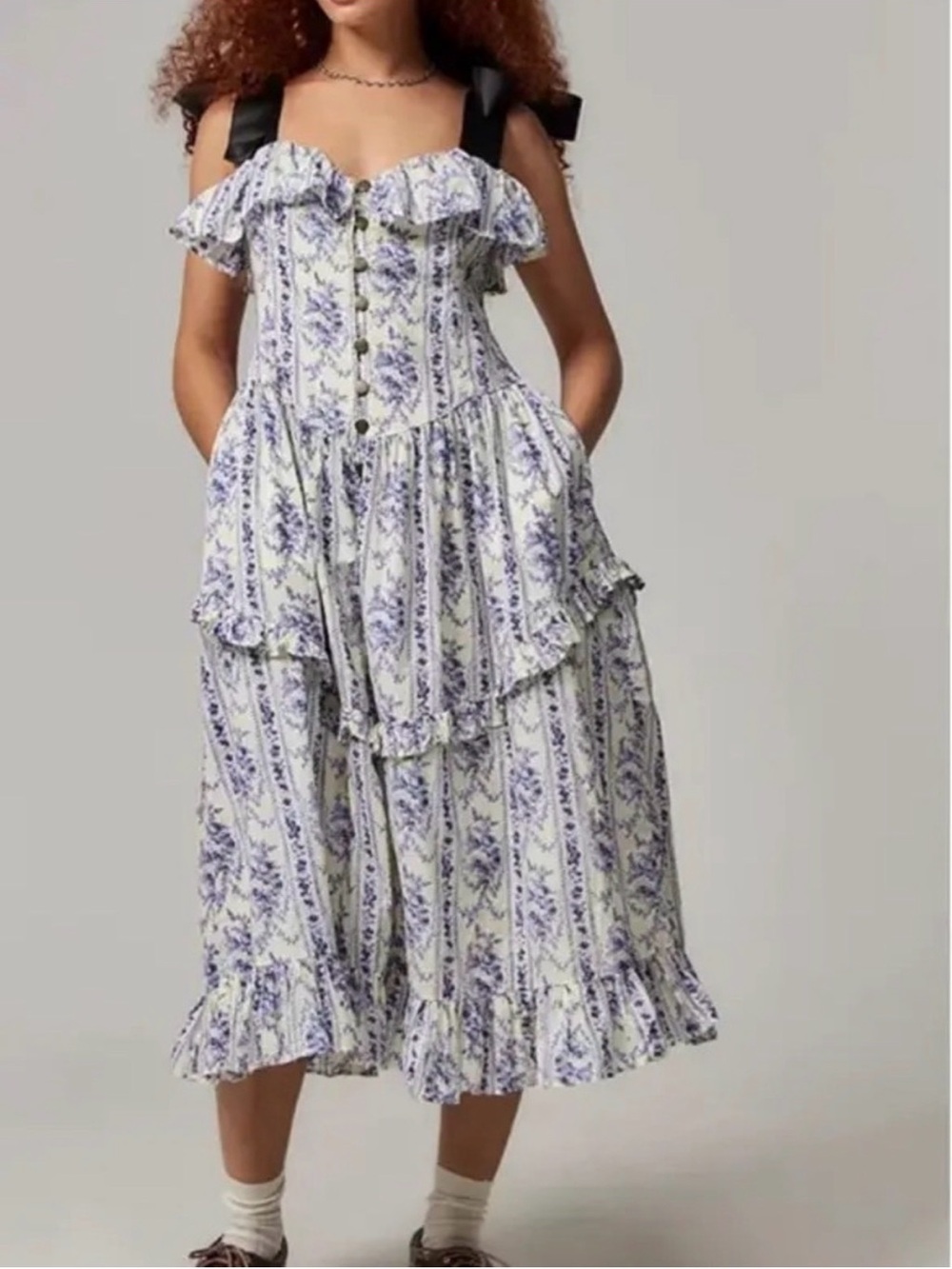 Kimchi Blue Kirsten LG Blue and White Floral Tiered Midi Dress